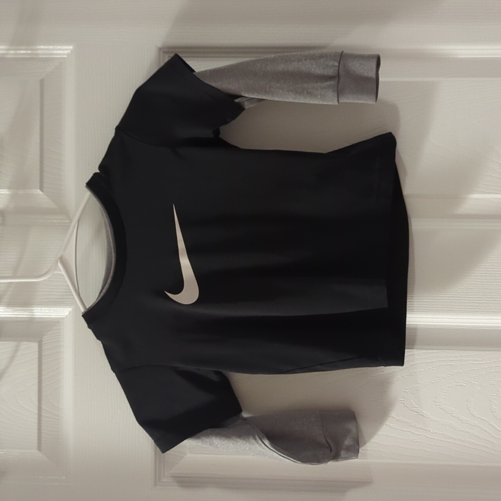 Nike shirt boys